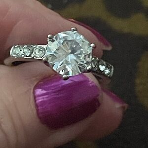 Elegant Silver Diamond Ring sz 9 beautiful ring (ring can be sized by jeweler)